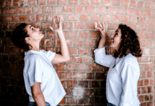 Virginie Benoist et Julie Calbete font chanter Le Pas du monde